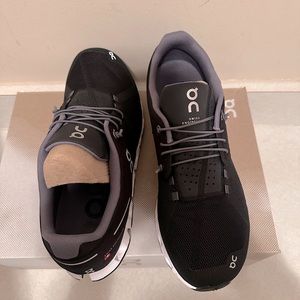 On Cloud Men's size 11- brand new